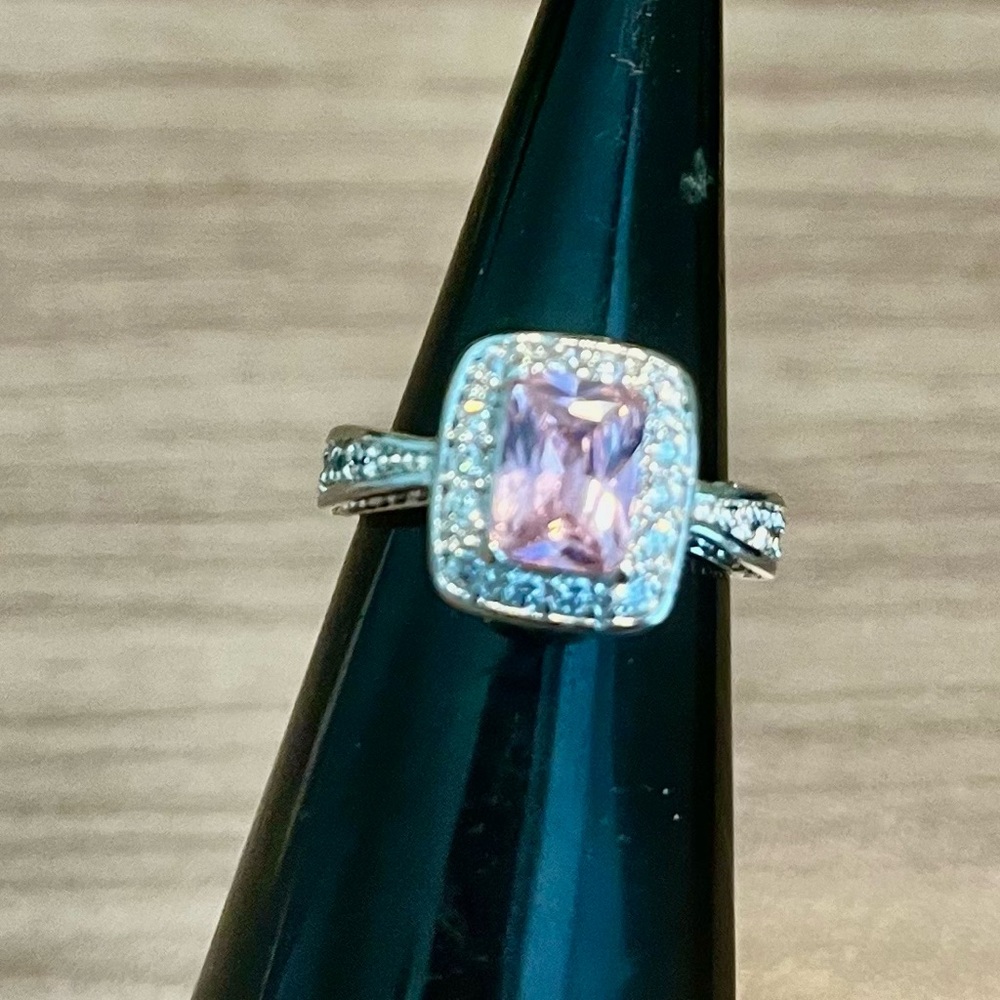 Sliver ring with gem